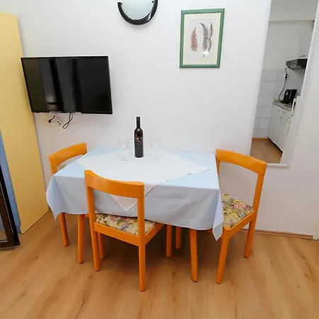 Cozy In With Wifi Apartamento Živogošće